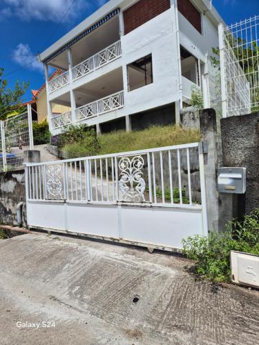 El edificio en el que está el departamento