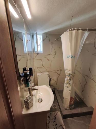 Et badeværelse på The Cozy Haven