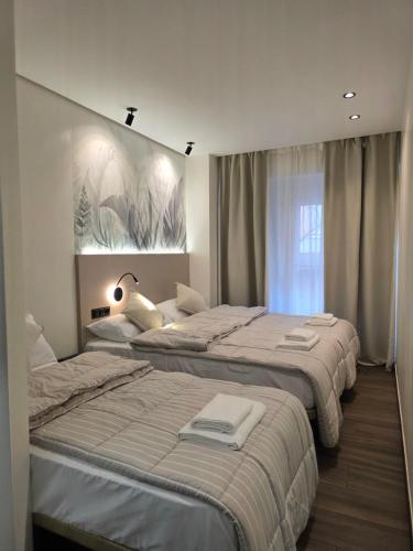 Giường trong phòng chung tại Pension Oasis Alicante