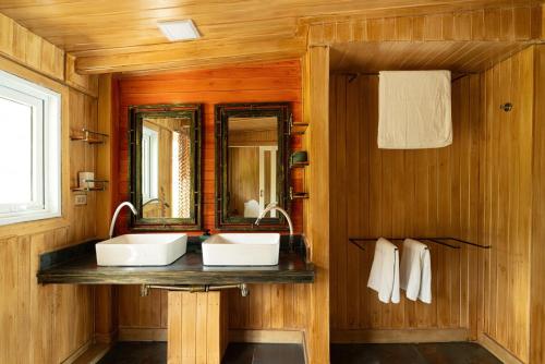 Phòng tắm tại The Garden Escape Villa, Private Tropical Hideaway