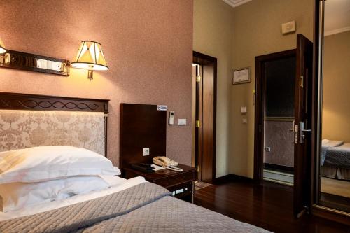 AllureInn Hotel and Spa — Property building