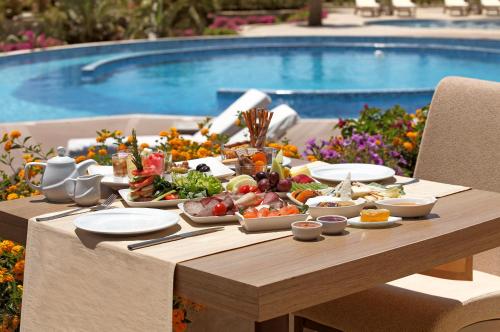 Mad på resortet eller i nærheden