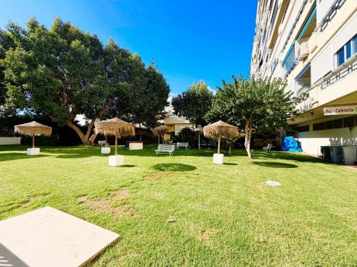 Oasis urbano con piscina by beBalmy