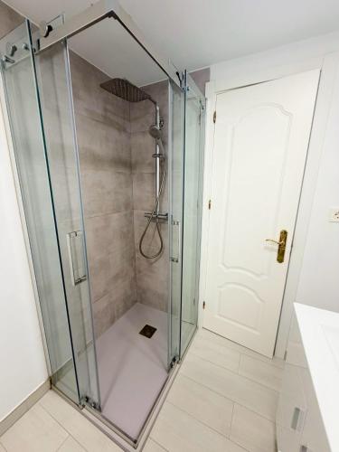 Oasis urbano con piscina by beBalmy