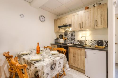 La Maisonnée de Julie Chamonix Centre: Walk to Aiguille du Midi, Sleeps 5 - Happy Rentals photo 4