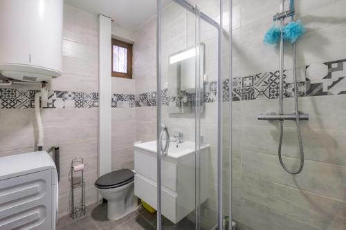 La Maisonnée de Julie Chamonix Centre: Walk to Aiguille du Midi, Sleeps 5 - Happy Rentals photo 7