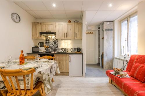 La Maisonnée de Julie Chamonix Centre: Walk to Aiguille du Midi, Sleeps 5 - Happy Rentals photo 8