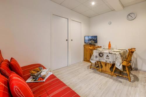 La Maisonnée de Julie Chamonix Centre: Walk to Aiguille du Midi, Sleeps 5 - Happy Rentals photo 11