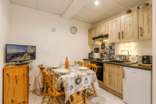 La Maisonnée de Julie Chamonix Centre: Walk to Aiguille du Midi, Sleeps 5 - Happy Rentals photo 12