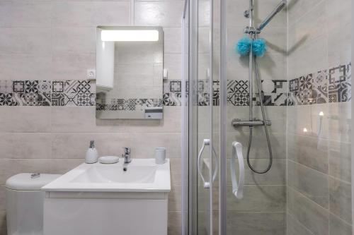 La Maisonnée de Julie Chamonix Centre: Walk to Aiguille du Midi, Sleeps 5 - Happy Rentals photo 15