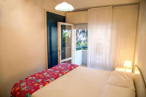 En eller flere senge i et værelse på Townhouse with garden and easy beach access