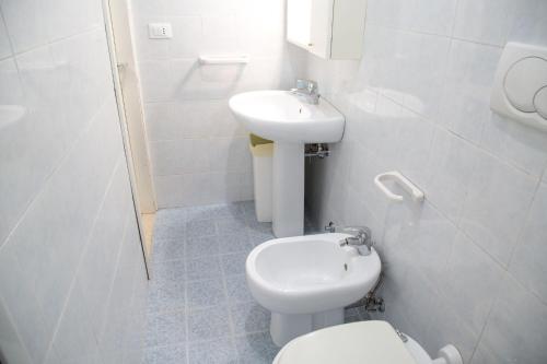 Et badeværelse på Townhouse with garden and easy beach access