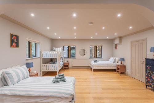 En eller flere senge i et værelse på Catch Pot Nursery