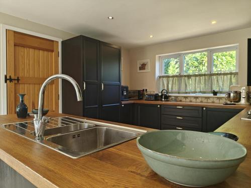 Køkken eller tekøkken på 3 Bed in Fairford oc-r34367