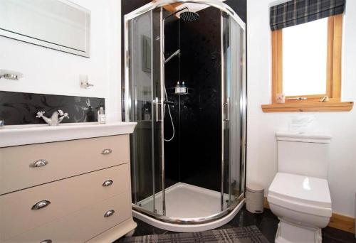 Koupelna v ubytování 2 Bed in Marykirk oc-r34253