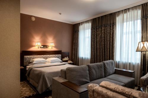 Postel nebo postele na pokoji v ubytování AllureInn Hotel and Spa