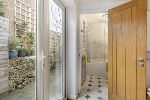 Et badeværelse på 2 Bed in Kessingland oc-b30501