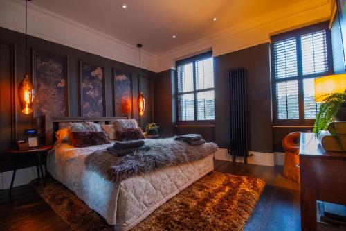 En eller flere senge i et værelse på 2 Bed in Holmfirth oc-f33379