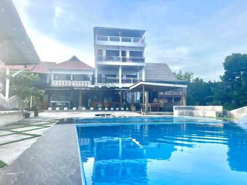 Bazén v ubytování Raffiel Nias nebo v jeho okolí