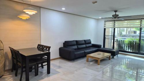 Ein Sitzbereich in der Unterkunft Stay at The Villages