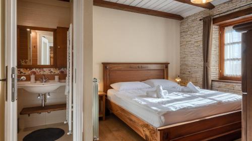 Rustic villa Banko with grill in Tinjan