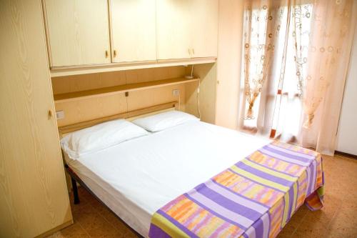 En eller flere senge i et værelse på Pinewood escape with garden