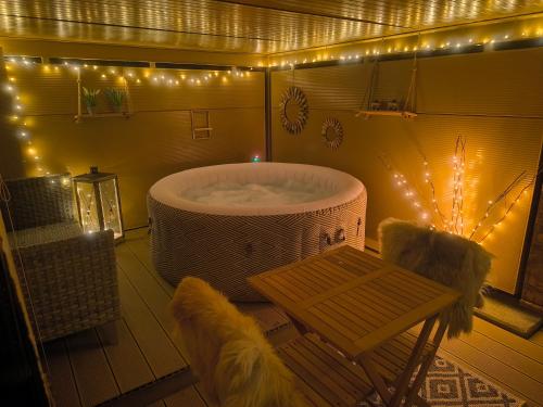 Φωτογραφία από το άλμπουμ του Studio en Gruyère - Grande terrasse privée 50m2 et Jaccuzi optionnel σε Hauteville