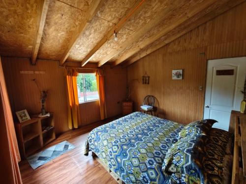 Una cama o camas en una habitación de Petrohue hospedaje Dónde la Nena