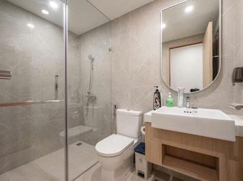 Et badeværelse på Vinhomes Grand Park 2 PN Masteri Centre Point view Công viên