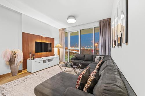 Contemporary 1BR City View Apartment at 1 Residence