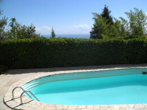 Villa Provençaleの敷地内または近くにあるプール
