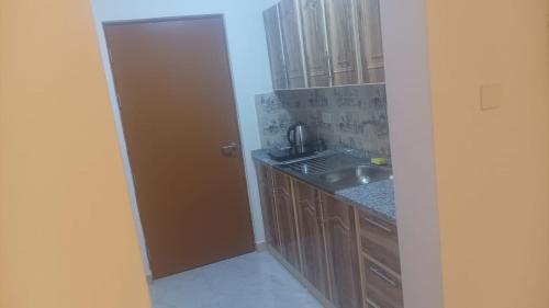 a small kitchen with a sink and a counter at شقق مفروشة العين النود in Al Ain