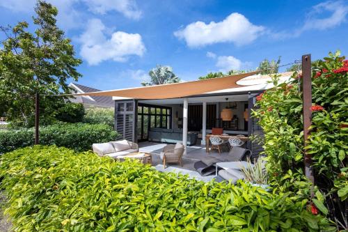 Blue Bay's Tropical Escape