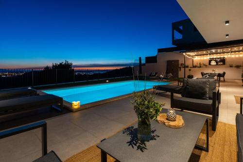 NEW! Villa Bella Ciao: A Stylish 3-Bedroom Retreat with Spectacular Split and Sea Views