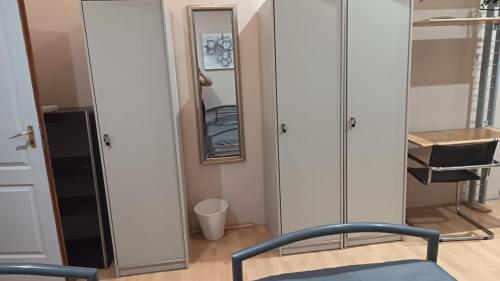 a dressing room with a mirror and a chair at Hermina apartmanház in Budapest