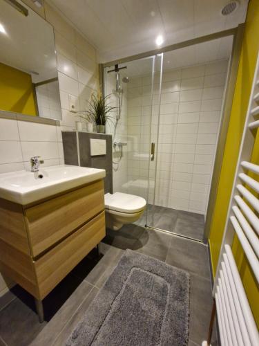 Koupelna v ubytování Welkom in DeKreek V59, dem freundlichen Ferienhaus