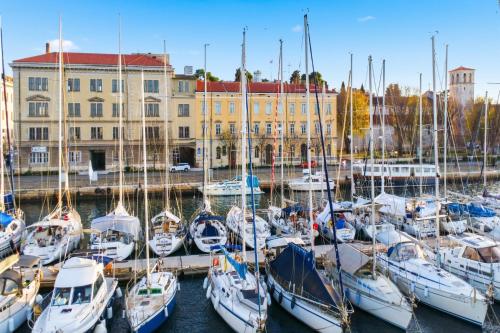 Hostel L&G in Pula , Private Rooms & Beautiful Sea View