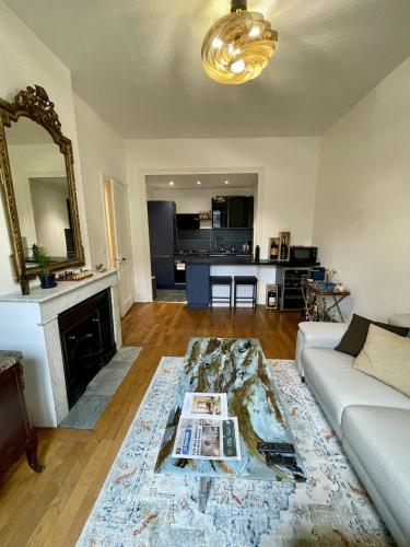 Haussmannian apartment-Close metro