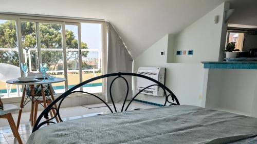 Χώρος καθιστικού στο Oasis on the Gulf with a Sea View - Unique Roof Top Condo