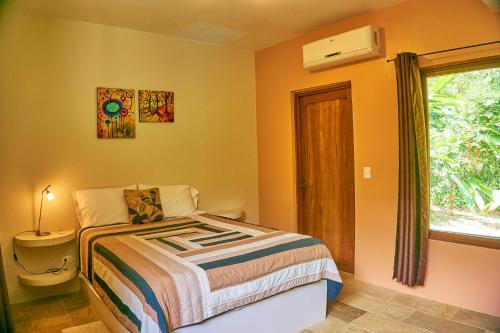 Cama ou camas em um quarto em Manoas