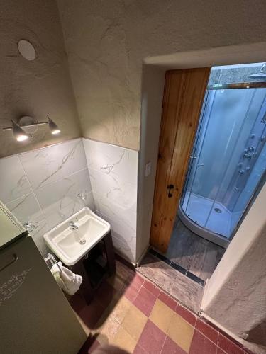 a small bathroom with a sink and a window at La Maguada in Tanti