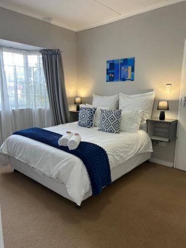 Ένα ή περισσότερα κρεβάτια σε δωμάτιο στο Pin Oak Inn