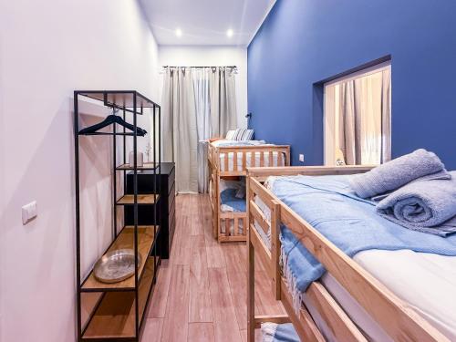 Family Apartment with elevated King-Size Loft Bed l Walk to City Centre