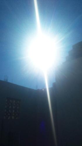 Východ nebo západ slunce při pohledu z hostelu nebo okolí