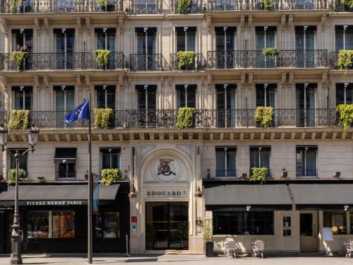 إدوارد 7 باريس أوبرا في باريس: مبنى أمامه علم