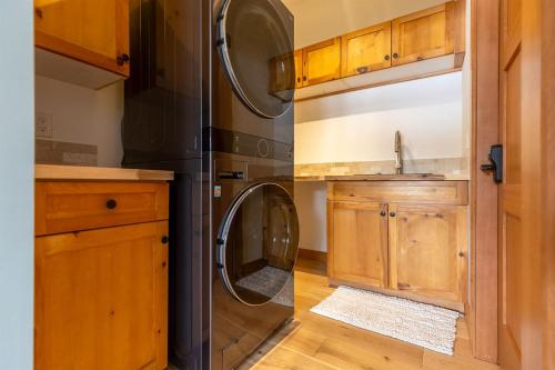 Fotografie z fotogalerie ubytování Elk River Estate by Fernie Central Reservations v destinaci Fernie