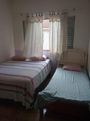 En eller flere senge i et værelse på Cantinho do aconchego