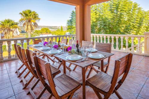 Villa Nogal by Villa Plus