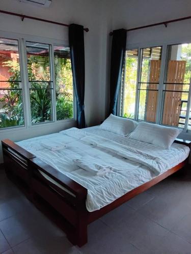 Giường trong phòng chung tại Huan Janto Homestay - Karuna