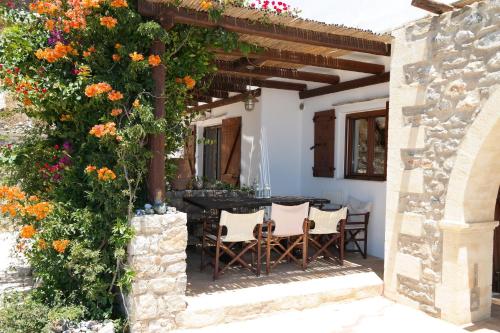Sân trong/khu vực ngoài trời tại Keramos Villa